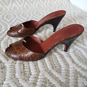 {Donald J. Pliner} Tooled Leather Heels